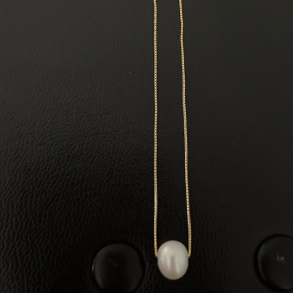 Elegant solid 18k Gold Chain Necklace with natural pearl